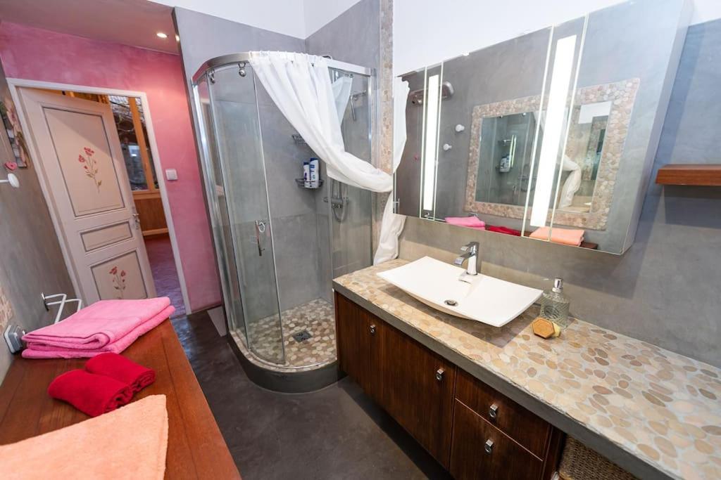 Anna-Maria : Grand Appartement 10 Personnes+Parking Prive -Actif+ Location- Марсель Экстерьер фото