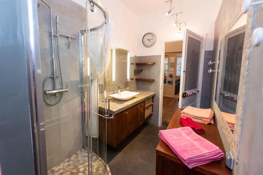 Anna-Maria : Grand Appartement 10 Personnes+Parking Prive -Actif+ Location- Марсель Экстерьер фото