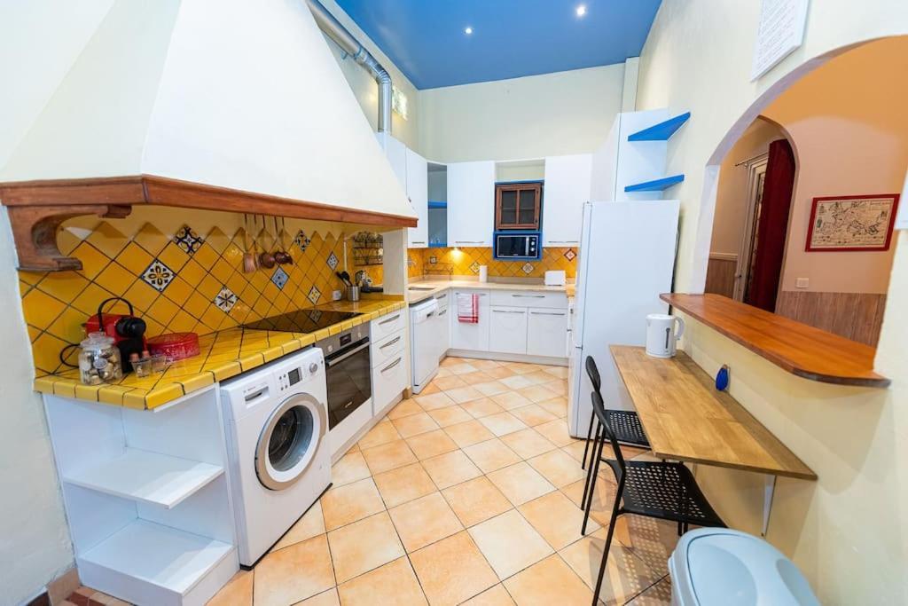 Anna-Maria : Grand Appartement 10 Personnes+Parking Prive -Actif+ Location- Марсель Экстерьер фото