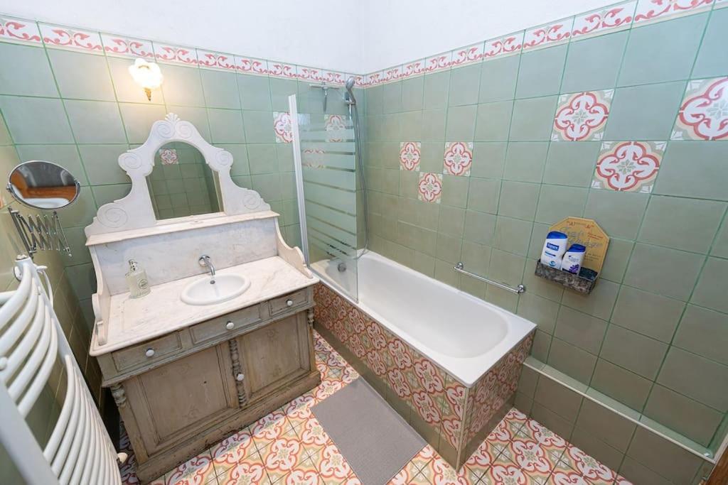 Anna-Maria : Grand Appartement 10 Personnes+Parking Prive -Actif+ Location- Марсель Экстерьер фото